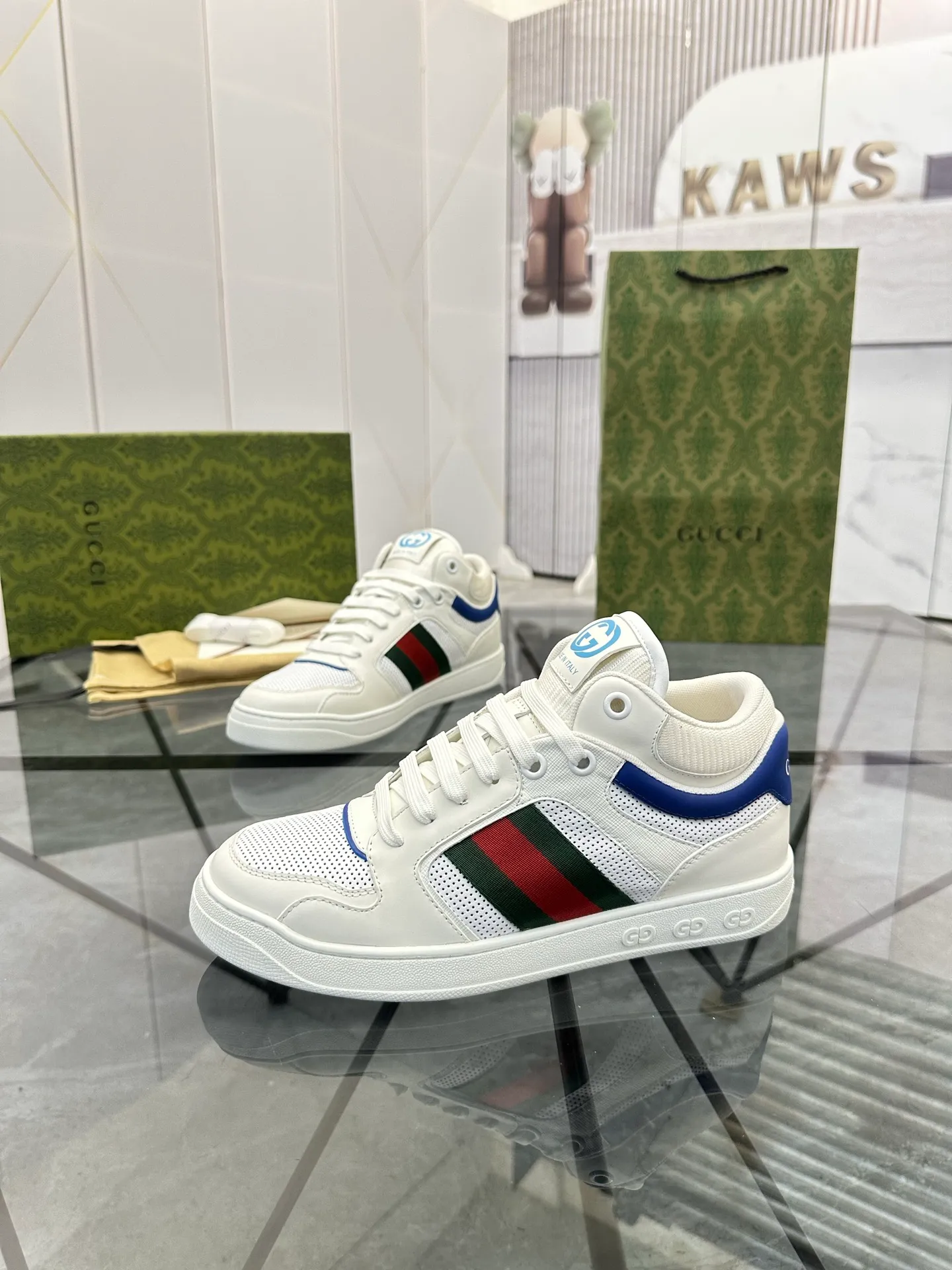 Selling men's shoes 💰: 💰P560¥ Top quality Product trademark: Gucci* "Gucci*" low-top casual shoes Regular size: 38-44 (can be customized to 45.46.) Product material: imported first-layer cowhide leather upper, breathable lining, original outsole. No.: 004